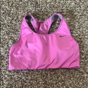 Nike sports bra. Size M. Good condition.
